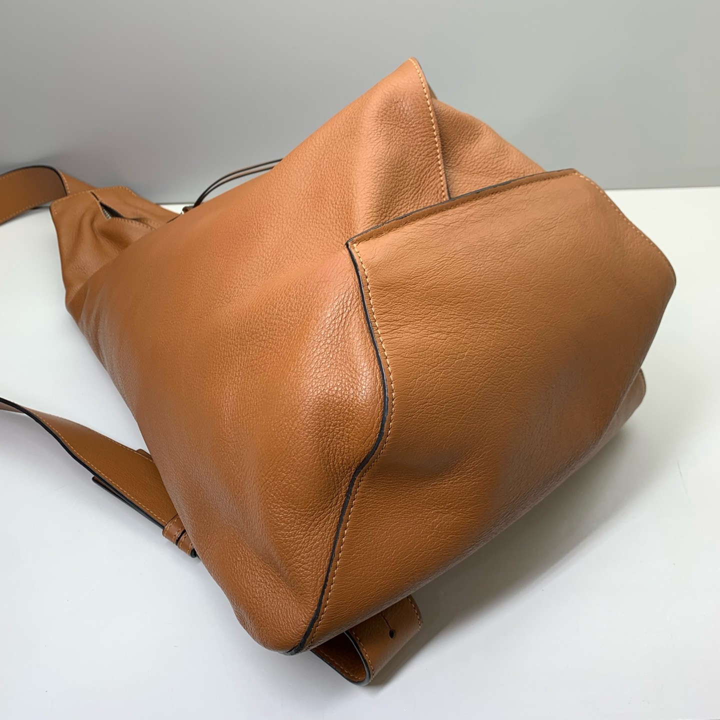 Loewe Pre-Owned Authentic Crossbody Brown Leather 44x28x22cm