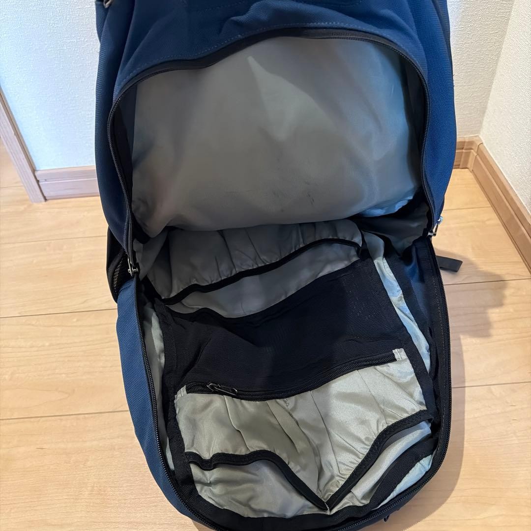 Patagonia Navy Backpack 32L Mesh Panel Travel Daypack Excellent Condition