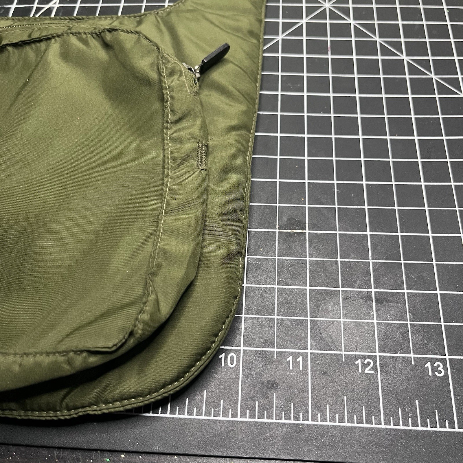 Jordan Crossbody Messenger Shoulder Bag Green Tactile Small Pockets Adjustable