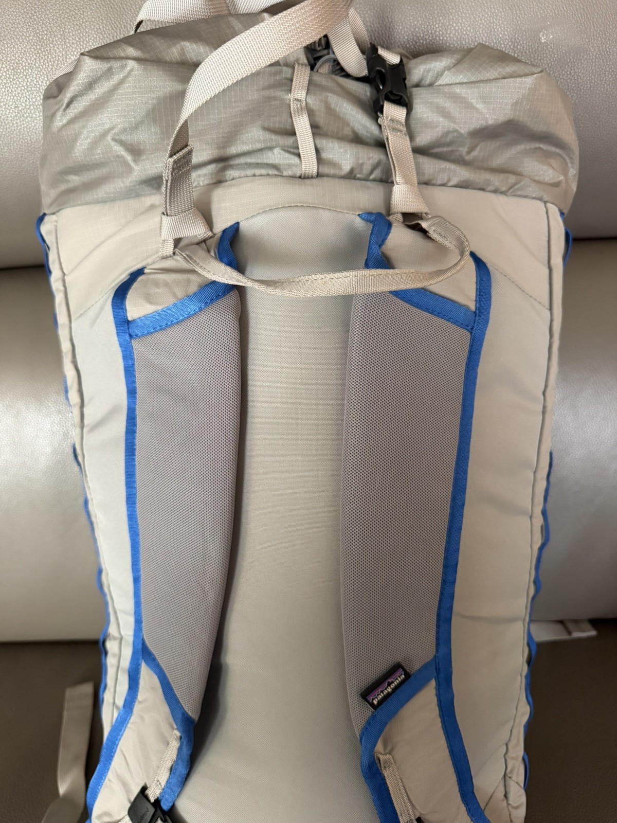Patagonia Middle Fork 30L Backpack. Drifter Grey w/Blue.