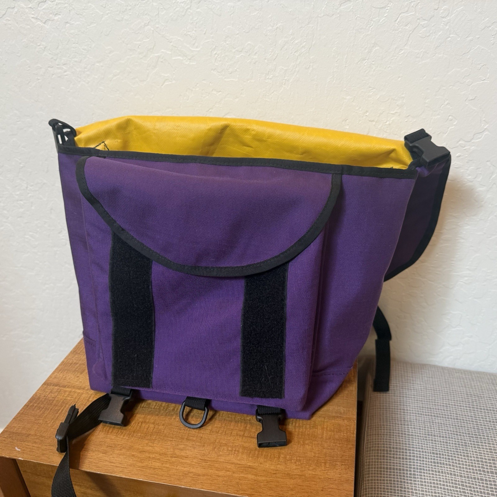 Freight Baggage San Francisco Messenger Bag Vintage Purple / Yellow