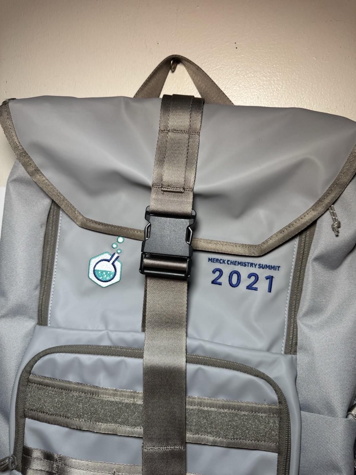Timbuk2 Spire 2.0 23L Backpack Bike Commuter Bag with Laptop Sleeve Gray