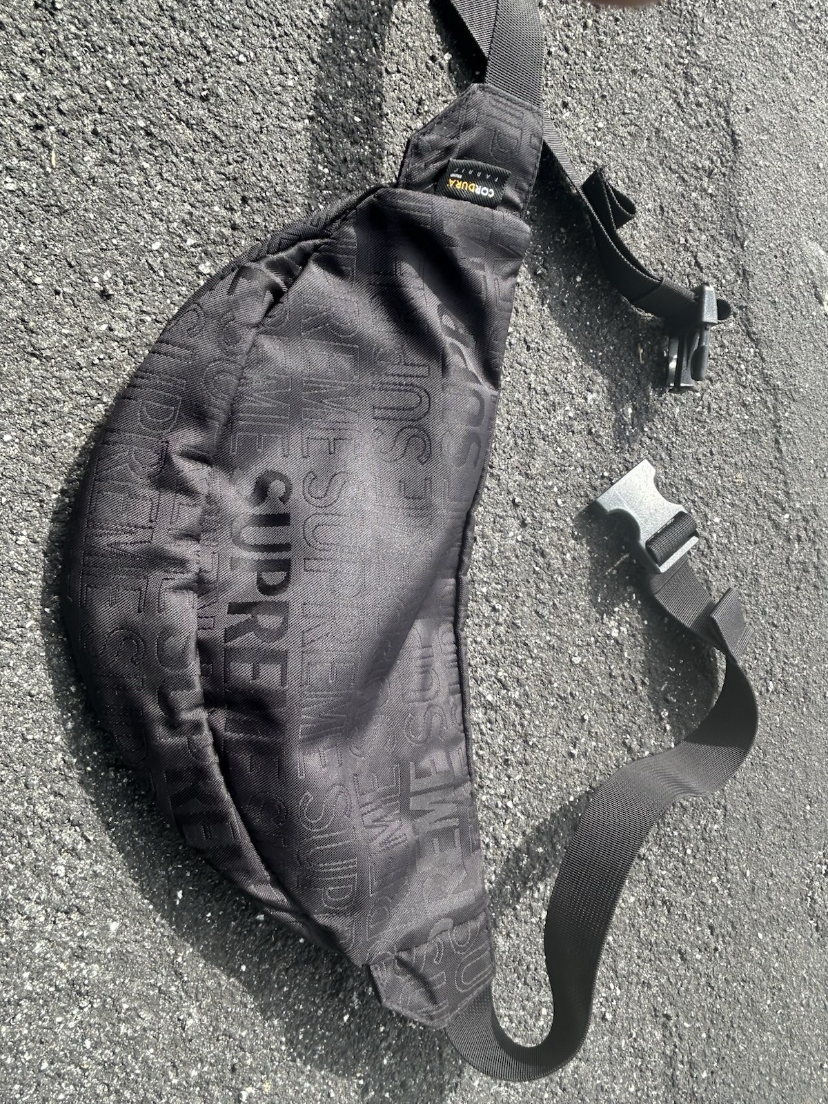 Supreme Black Belt Bag Adjustable Strap Inner Pockets Key Clip Zip Buckle
