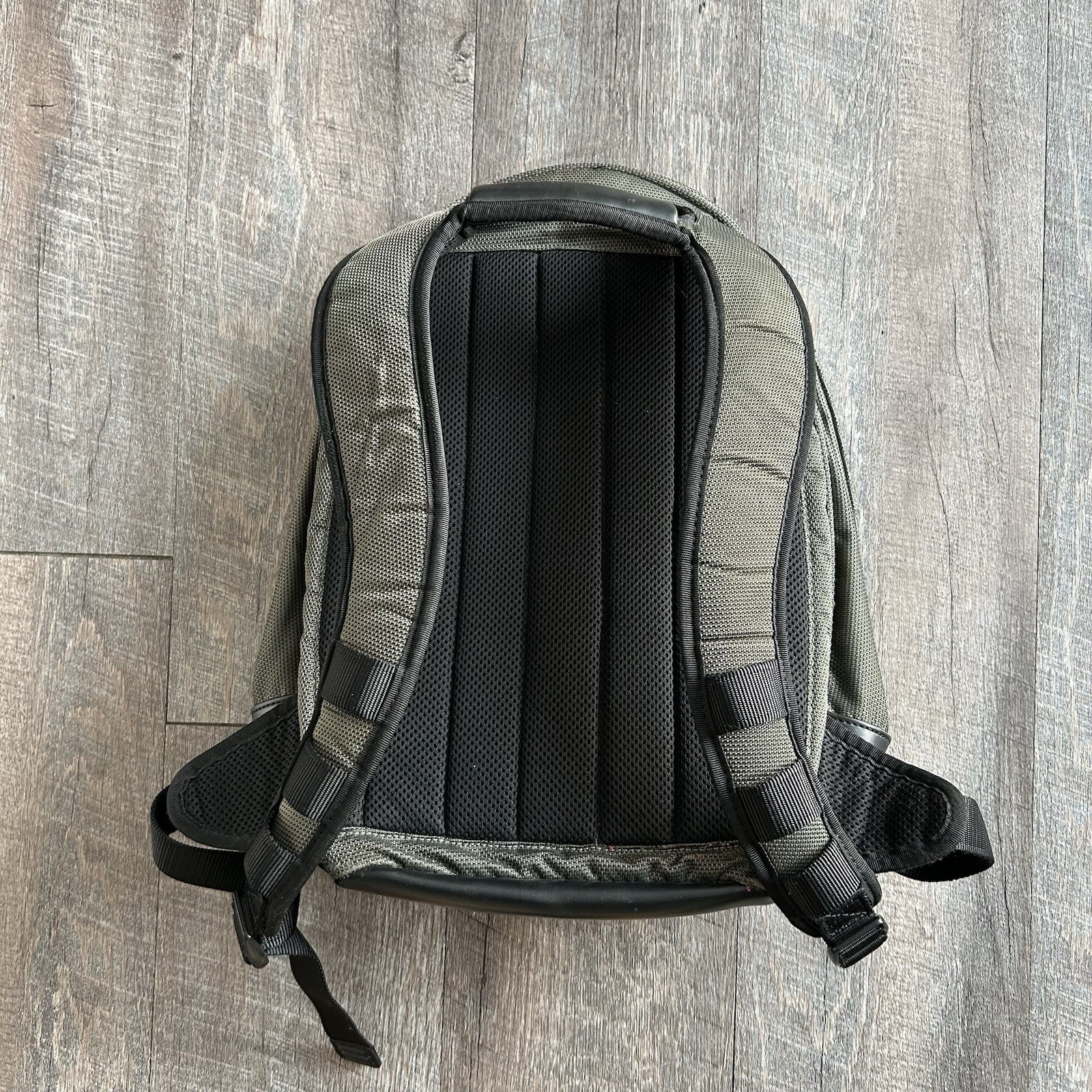 Tumi T2 Tech Backpack 513G Olive Green Appr Ballistic Nylon & Leather