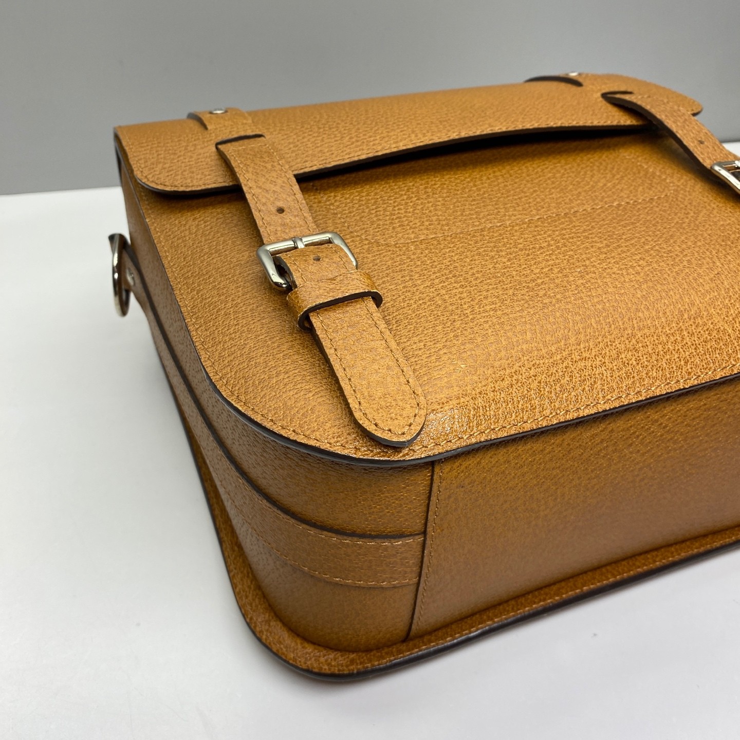 Louis Vuitton Pre-Owned Authentic Brown Leather Messenger Bag 26x28x12cm