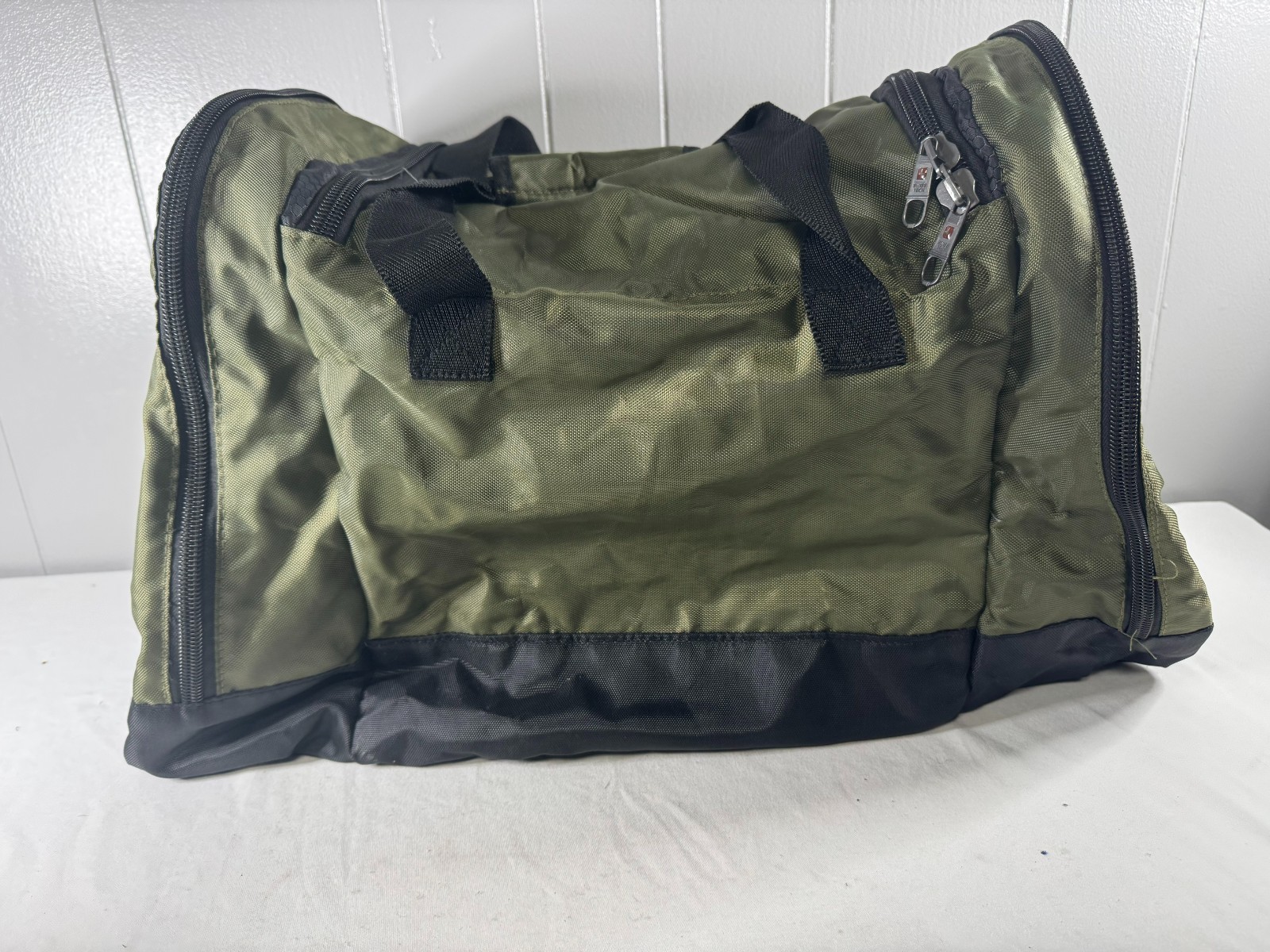 Swiss Tech Urban Trek Green Duffle Bag 28”x15”x12.5”