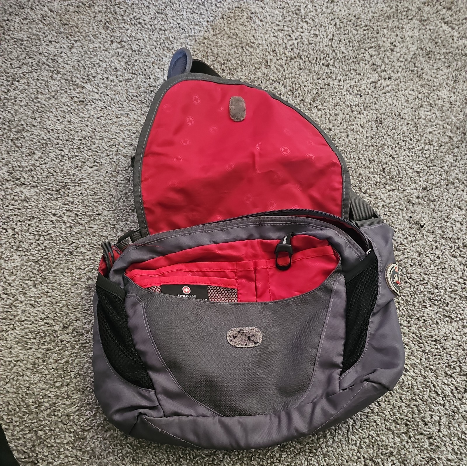 SwissGear Mini Messenger Bag Crossbody Travel Hiking Theme Park Gray Red