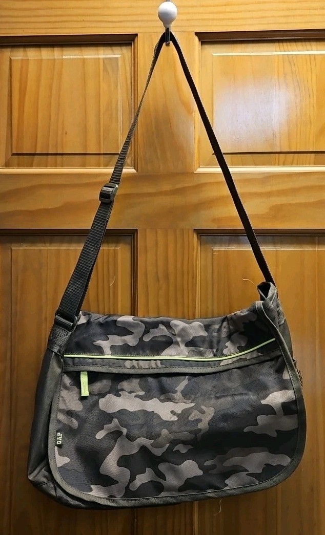 Gap Mens Womens camouflage messenger bag 16 In X 12 In Tall Great for travel New