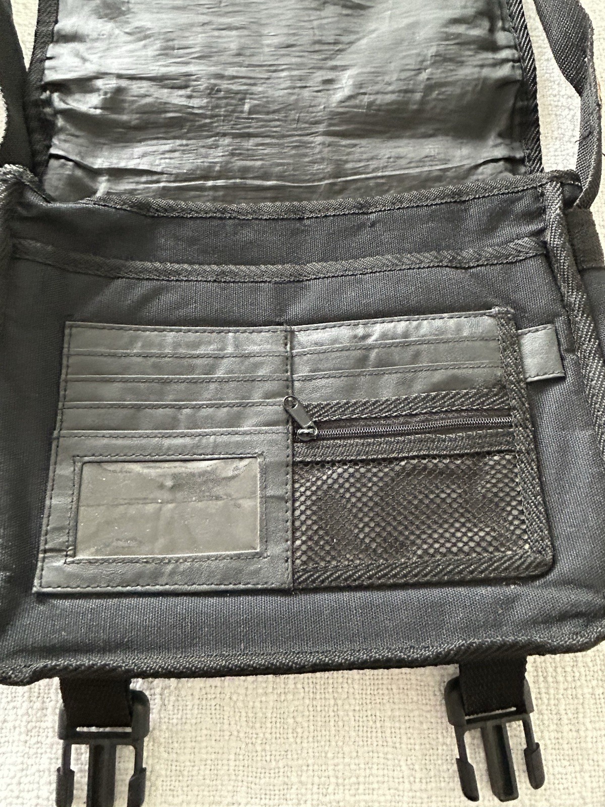 L’Egent 2000 Black Canvas Messenger Bag Crossbody 90’s Vintage Y2K 10 X 12 Inch