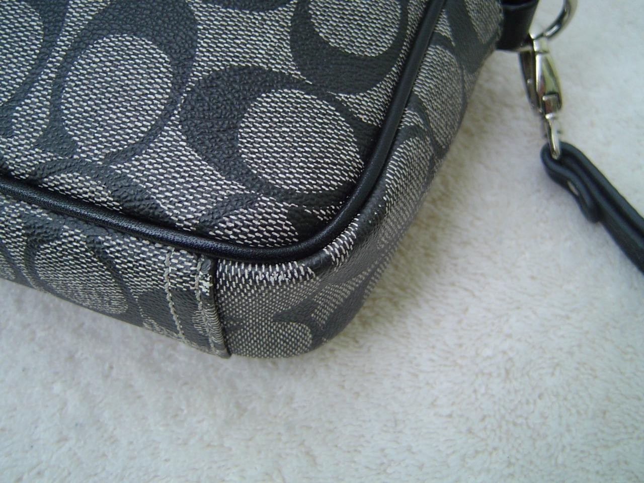 AUTHENTIC COACH MENS BLACK AND WHITE SIGNATURE STRIPE LARGE POUCH #77277 VGC