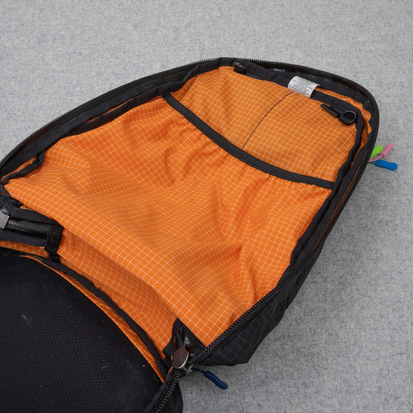 TOM BIHN Synik 22 Retired Black Halcyon/Zest Halcyon Very Good Clean
