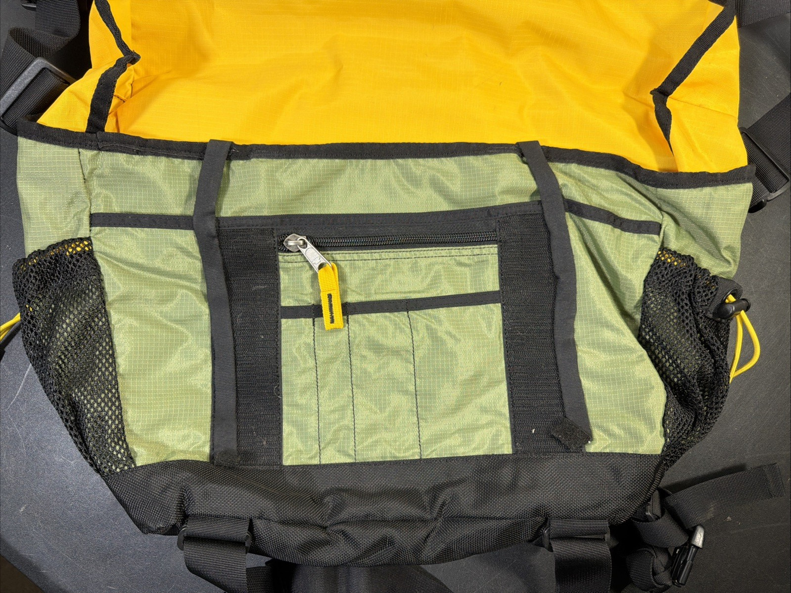 MountainSmith Rocket Olive Gray Black Laptop Outdoor Messenger Shoulder Bag