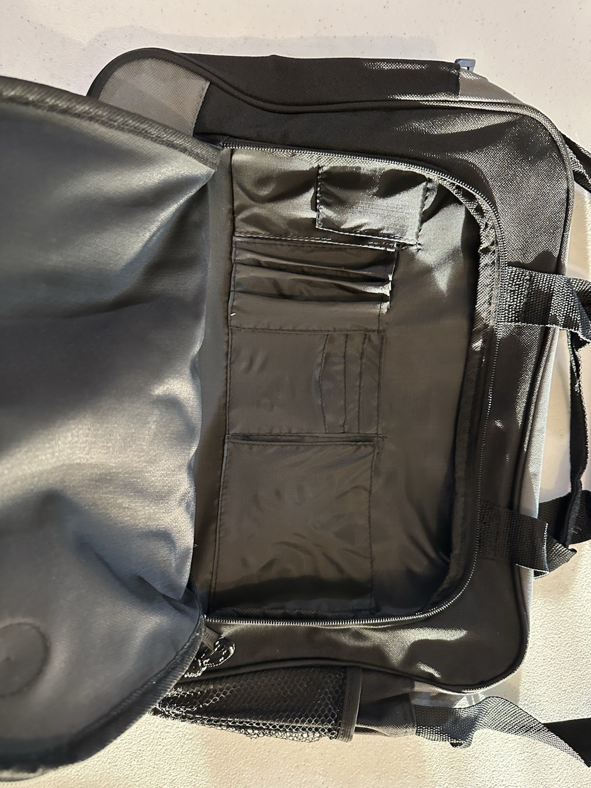 California Gang Inv Associate Messenger Bag Black Leeds Carryon Laptop Bag
