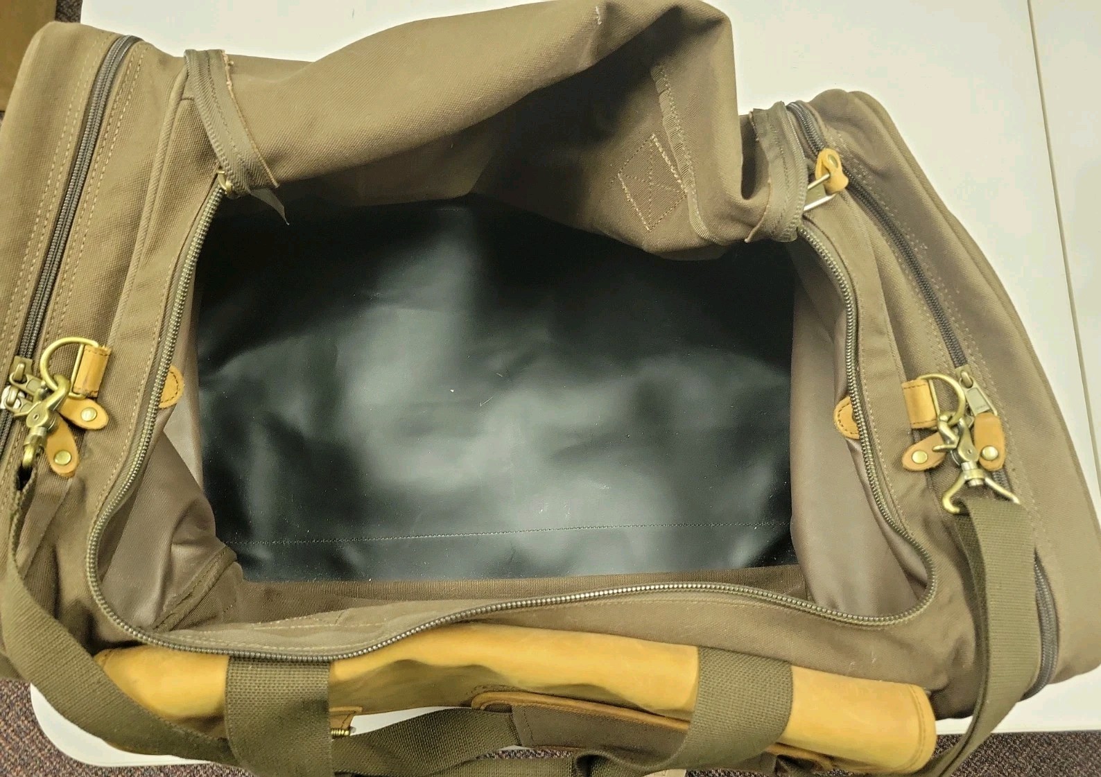 Cabela’s Vintage Battenkill canvas and leather XL duffle bag NICE!!