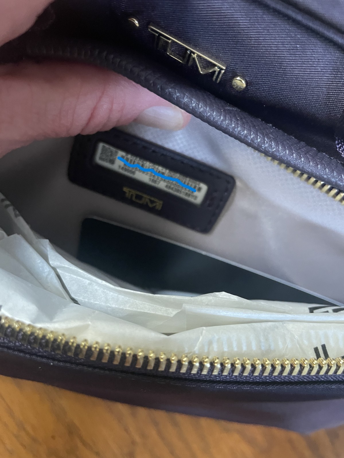 NWT TUMI MELISSA COSMETIC HANGING ZIP AROUND TRAVEL BAG MAKEUP BLACKBERRY