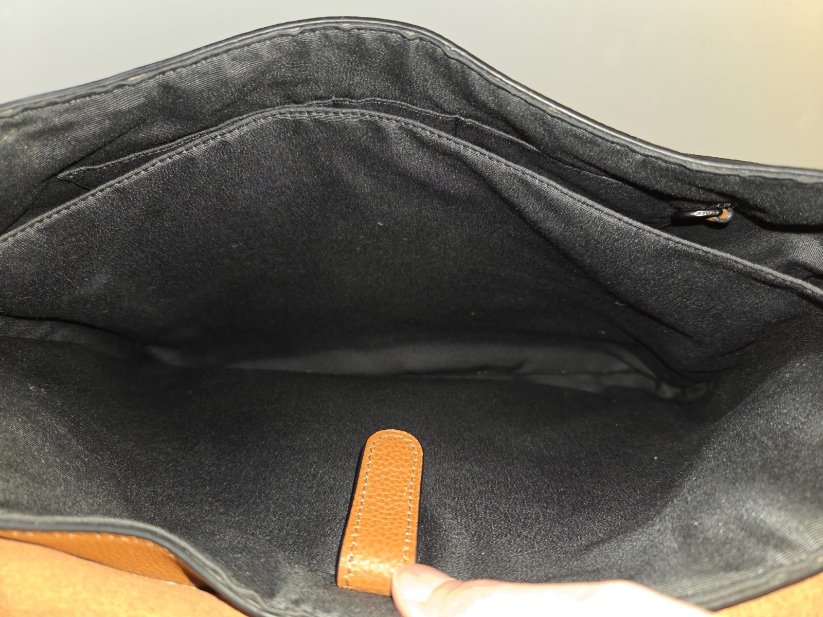 Coach Hudson F36810 Saddle Pebbled Leather Messenger Bag [Missing Buckle]