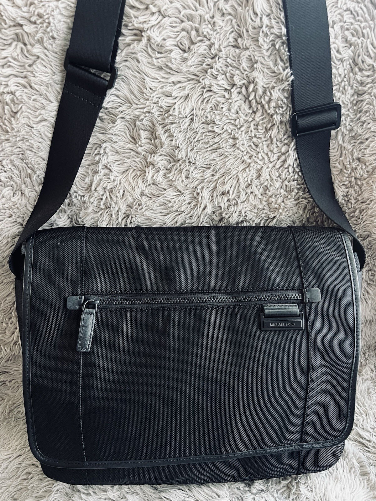 MICHAEL KORS Men’s Large Travis Messenger Bag crafted Leather Trim Black Nylon