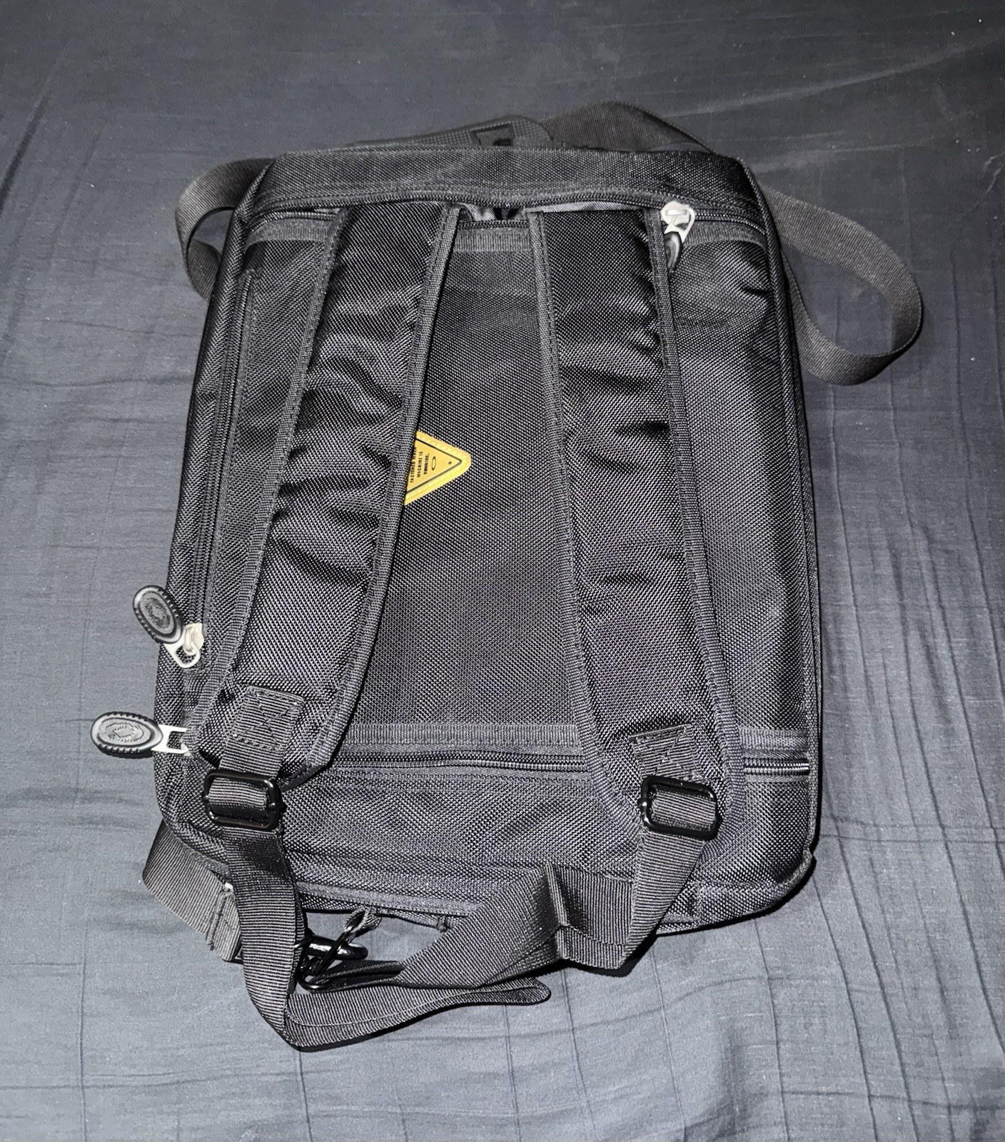 Oakley Software Laptop Crossbody/Messenger Bag & Backpack 3 In 1