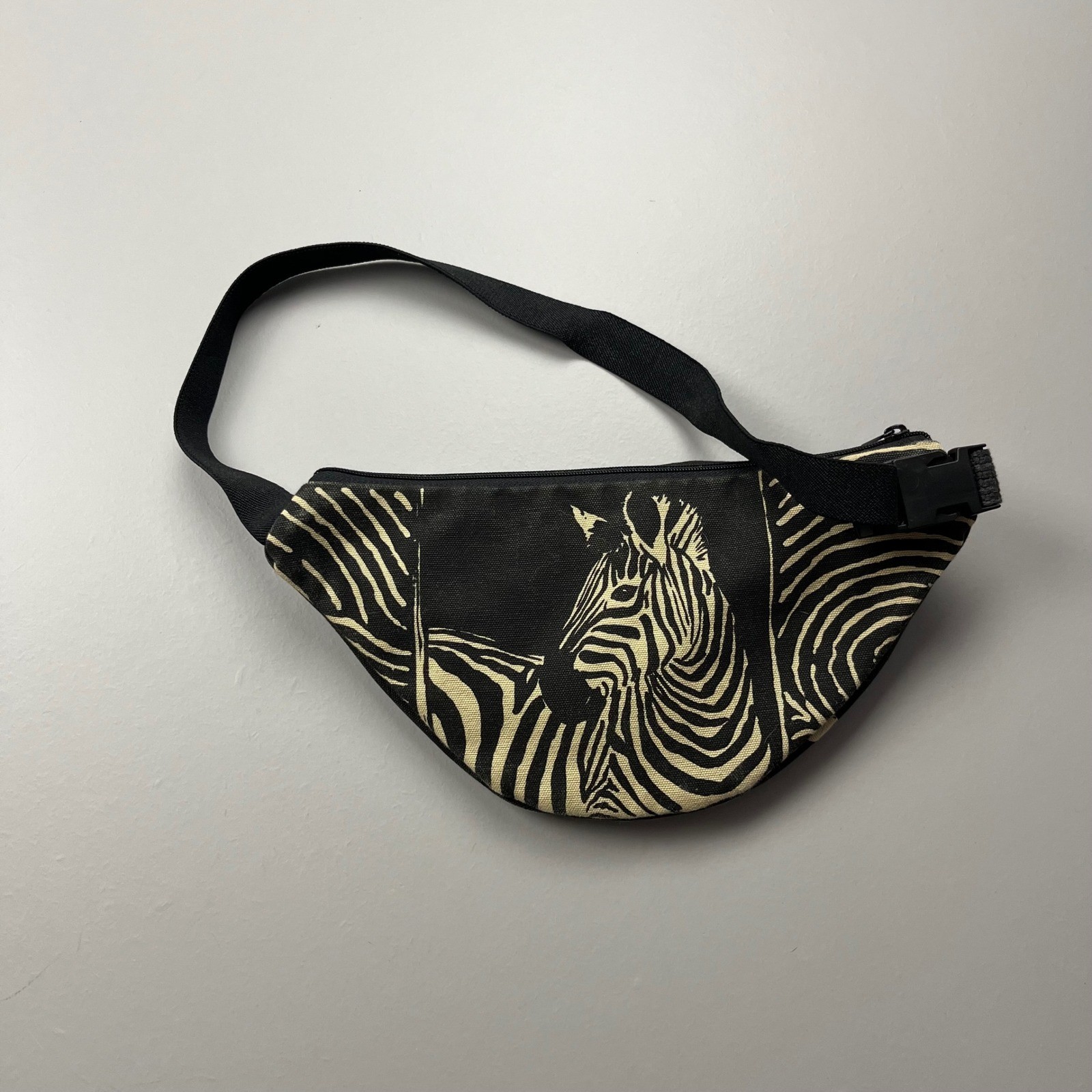 Travel Tales Fanny Pack Unisex OS Black Safari Elephant Zebra Giraffe Canvas Bag