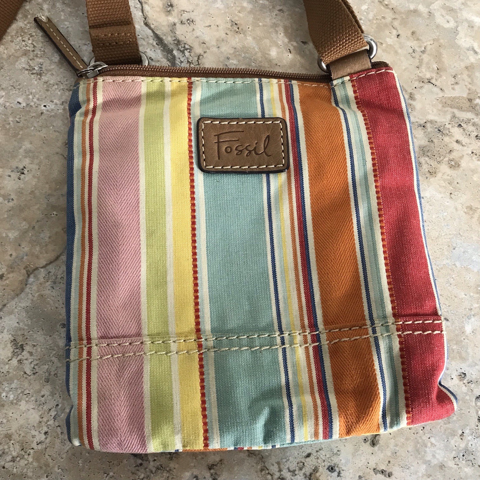 FOSSIL STRIPED CROSSBODY BAG WITH ZIPPER CREDIT CARD HOLDER SECTION ADJUSTABLE