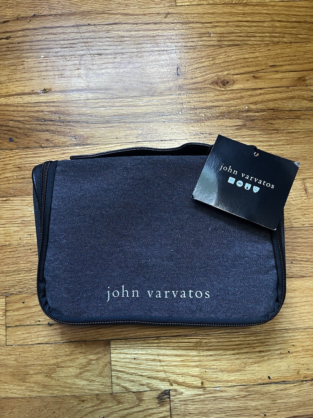 John Varvatos Travel Toiletry Bag. Gray 10″×7″×4″ in Dimensions