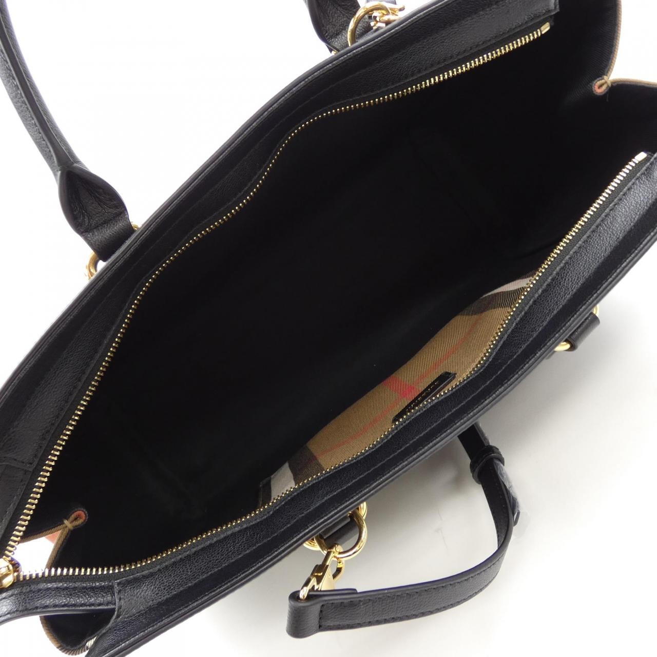 Authentic Burberry Bag #241-003-906-3002