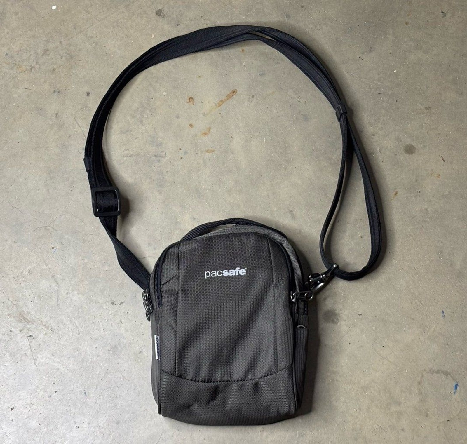 Pacsafe Metrosafe Econyl LS100 X 40115 Anti Theft Crossbody Bag Black RFID