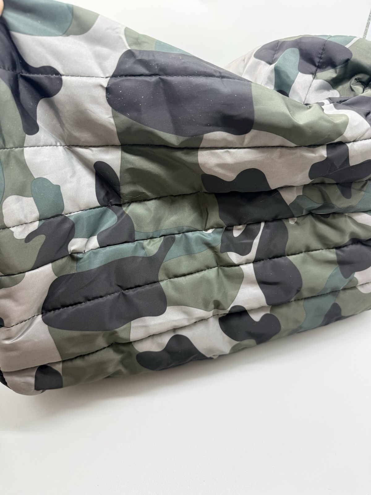 Quilted Puffer Reversible Camo / Green Bag (Uline) 12″ x 16″ Duffle