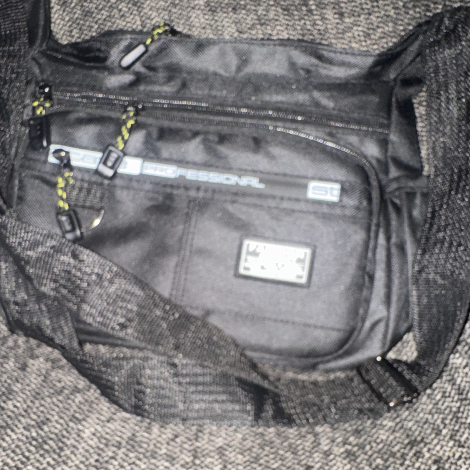 Men’s Black Medium Crossbody Shoulder Bag Zip Closure Adjustable Strap Pockets