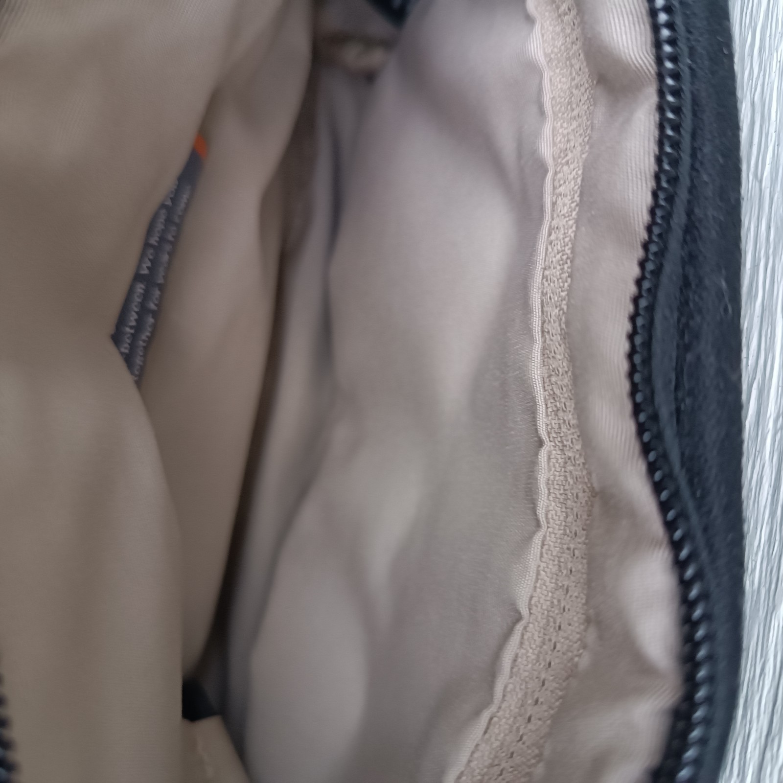 Bellroy Sling Mini Melbourne Black Water Resistant