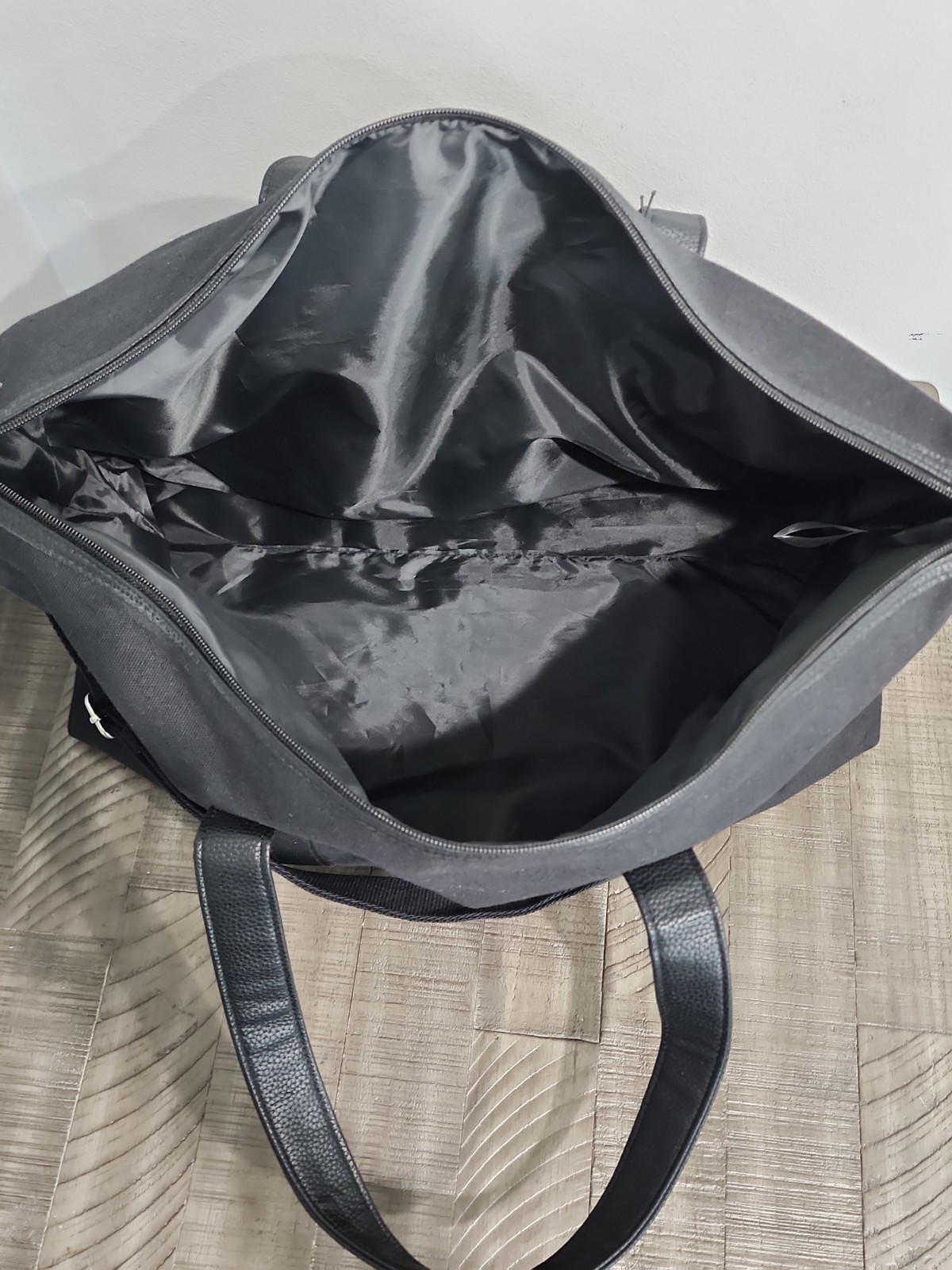 Ralph Lauren Black Duffle Bag • Silver Polo Horse Logo Gym • Travel • Work NWT