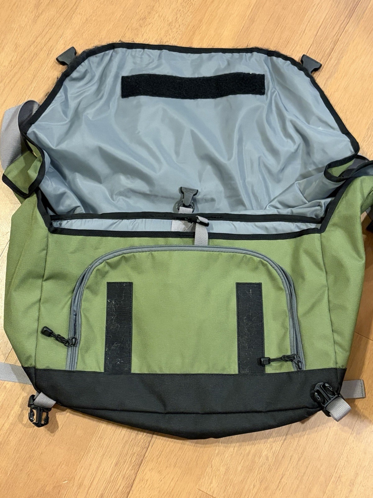 L.L. Bean Messenger Crossbody Bag Large Olive Green Laptop Commuter 271898