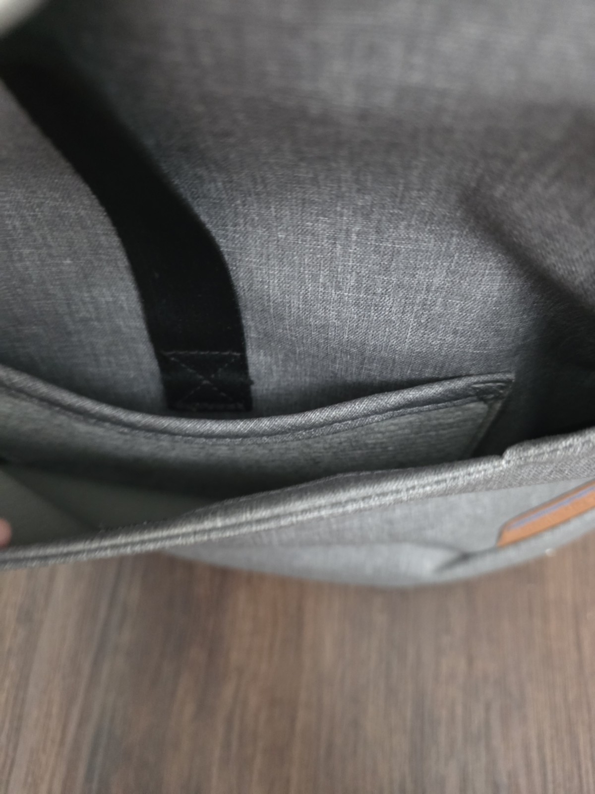 Peak Design Everyday 20L Tote Bag – Gray, Zip Closure Shoulder Strap Pockets