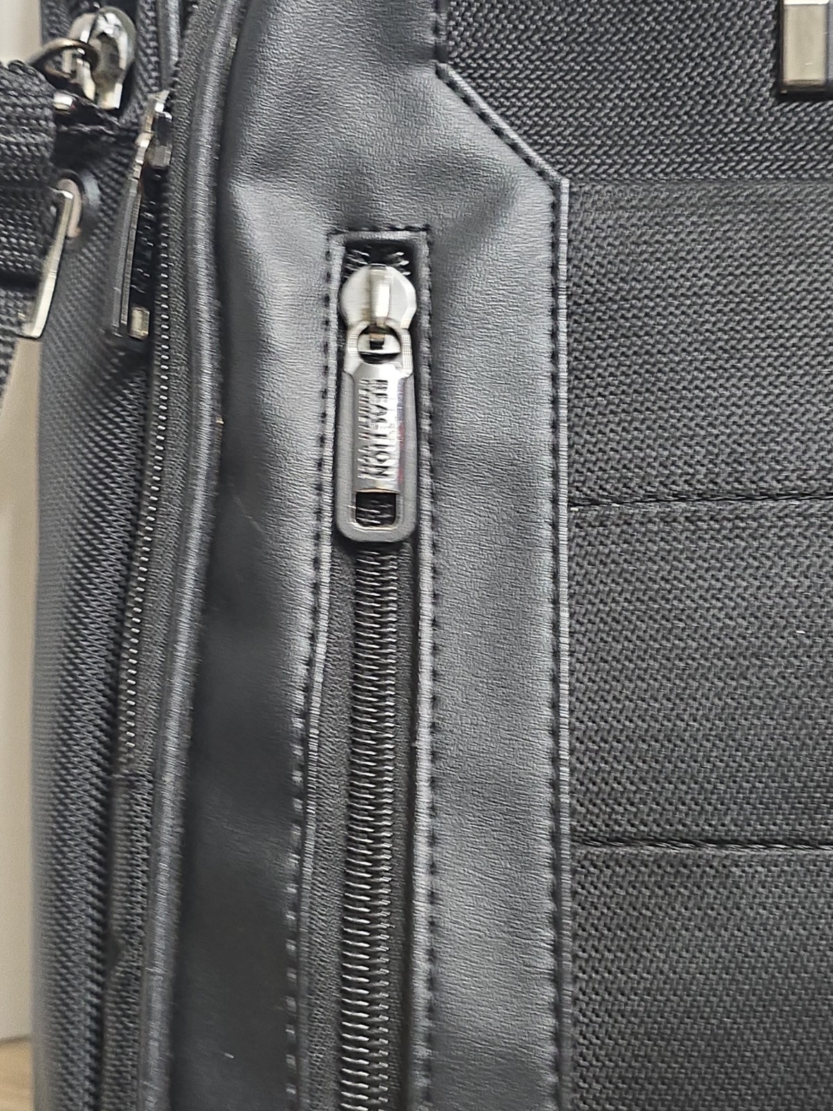 Kenneth Cole Reaction Black Tablet Travel Crossbody Organizer Bag Shoulder Purse