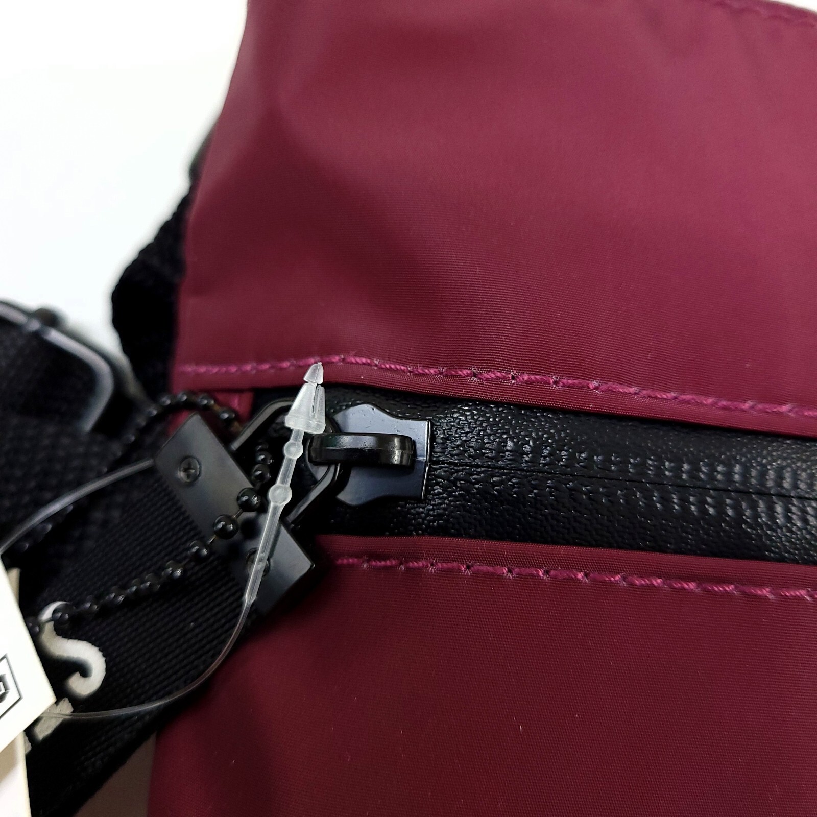 STEVE MADDEN Zip Top Crossbody Man Bag 8 X 6 X 1 Oxblood Dark Red Quick Release