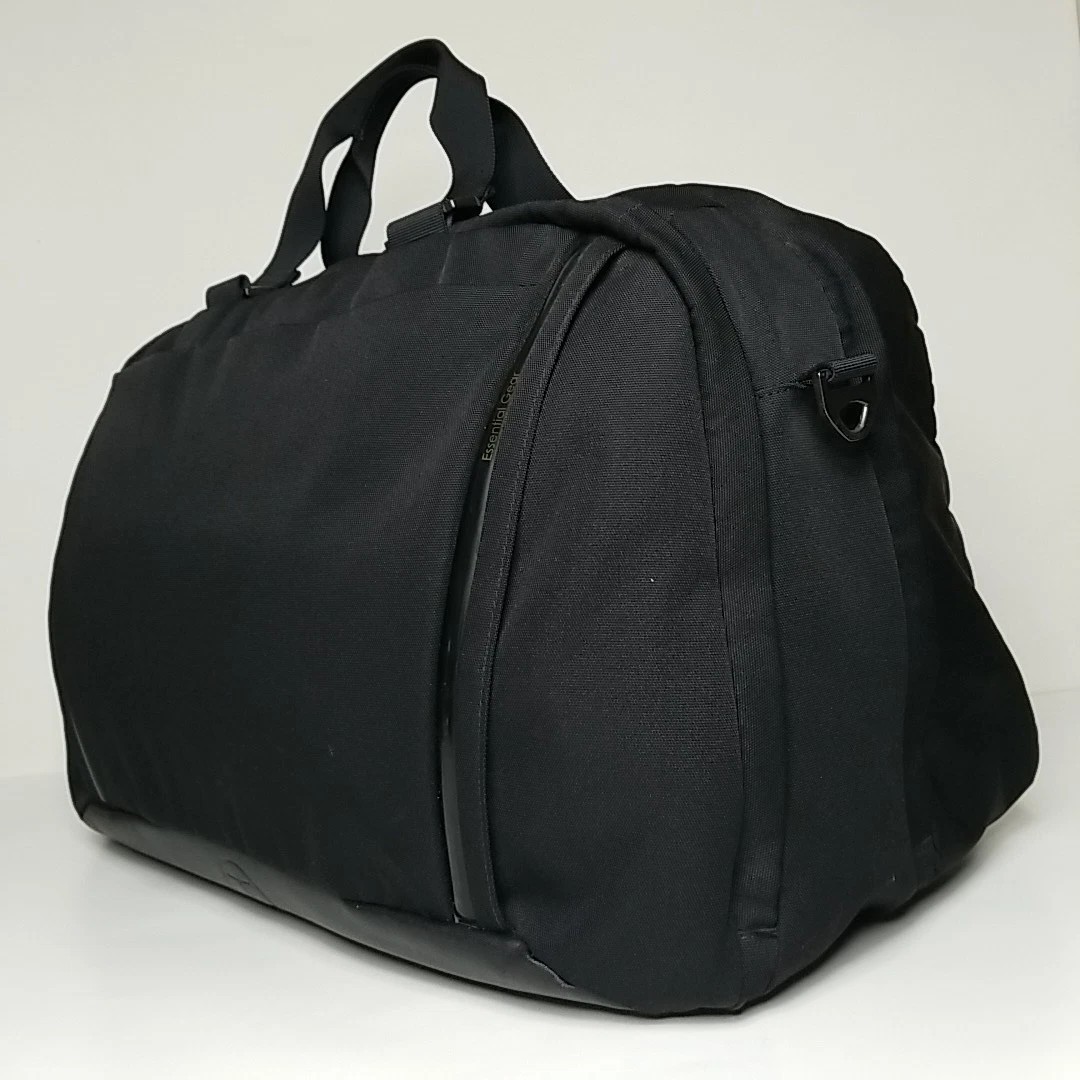 Tumi Tech Essential Gear 20″ Duffel Bag Black Nylon With Shoulder Strap 67754D