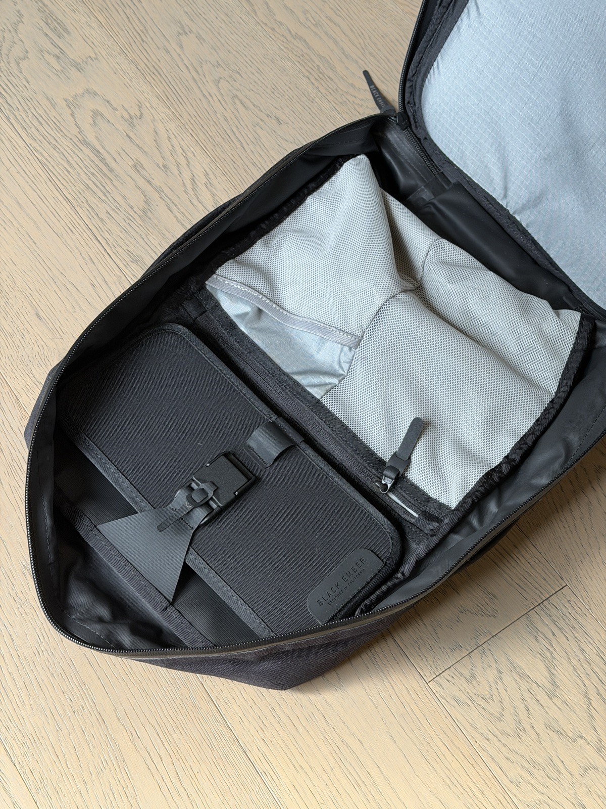 BLACK EMBER Shadow 26L Backpack Jet BLK