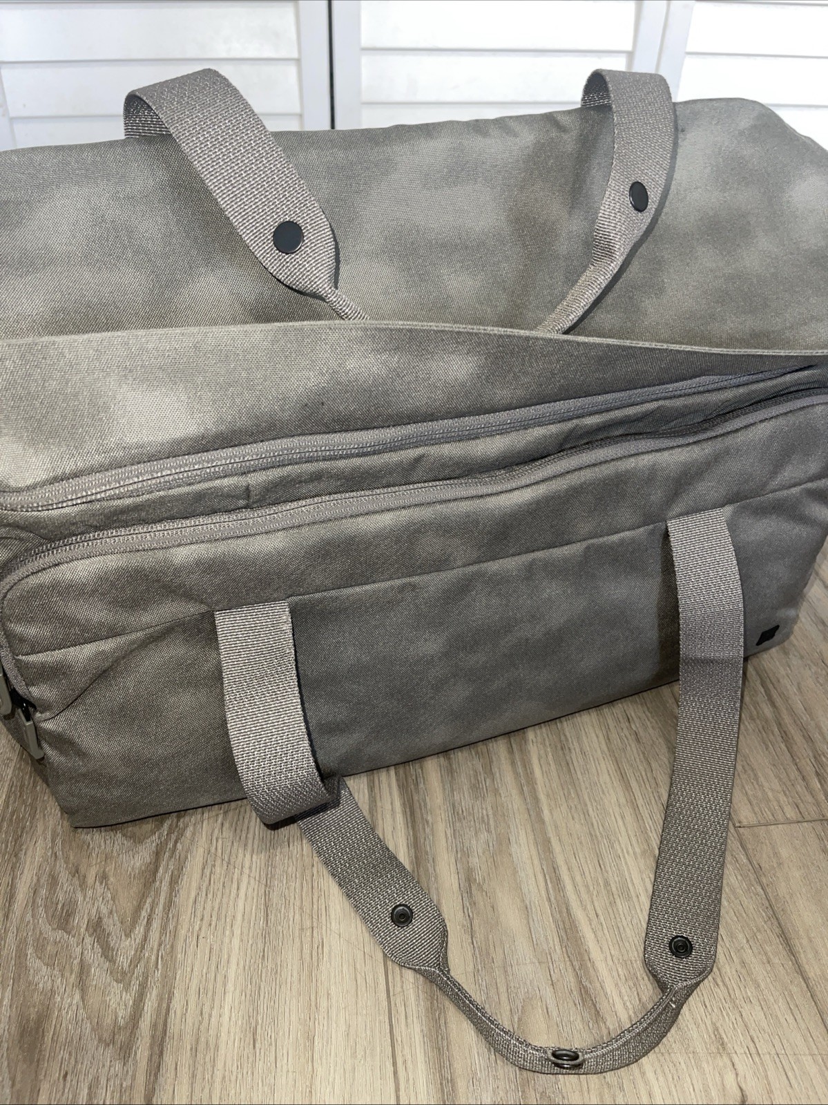 Lululemon Early Embark Duffle Bag in Grayish/Tan