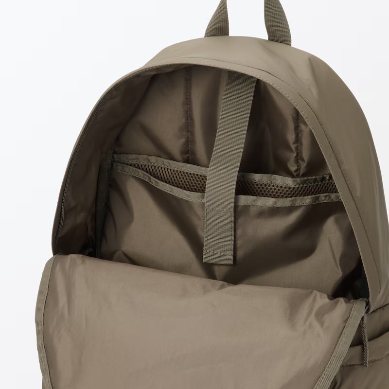 MUJI Water-repellent padded backpack to reduce shoulder strain from japan