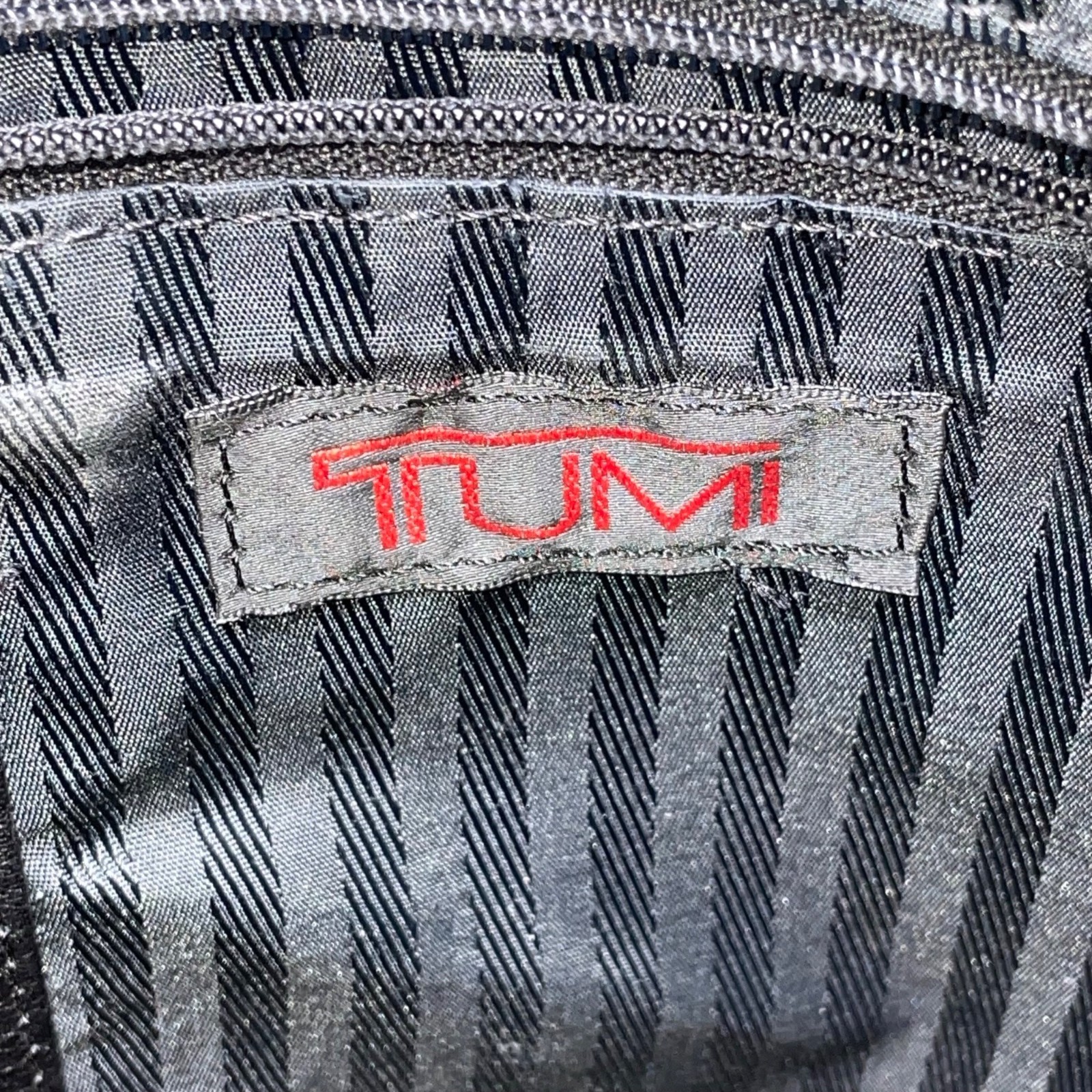 Tumi Men’s Black Fabric Adjustable Strap Durable Lined Interior Messenger Bag