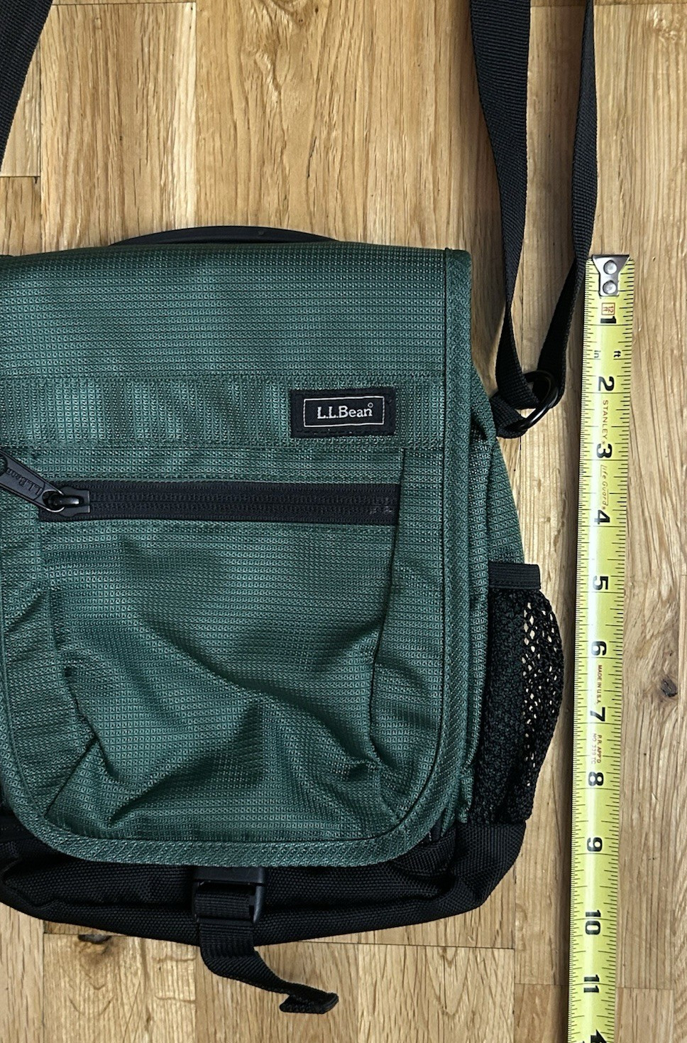 L.L.Bean Green Black Shoulder Travel Bag Adjustable Strap Clip Closure Unisex