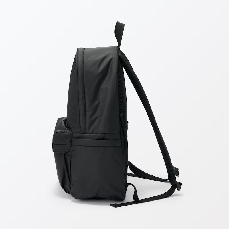 MUJI Water-repellent padded backpack to reduce shoulder strain from japan