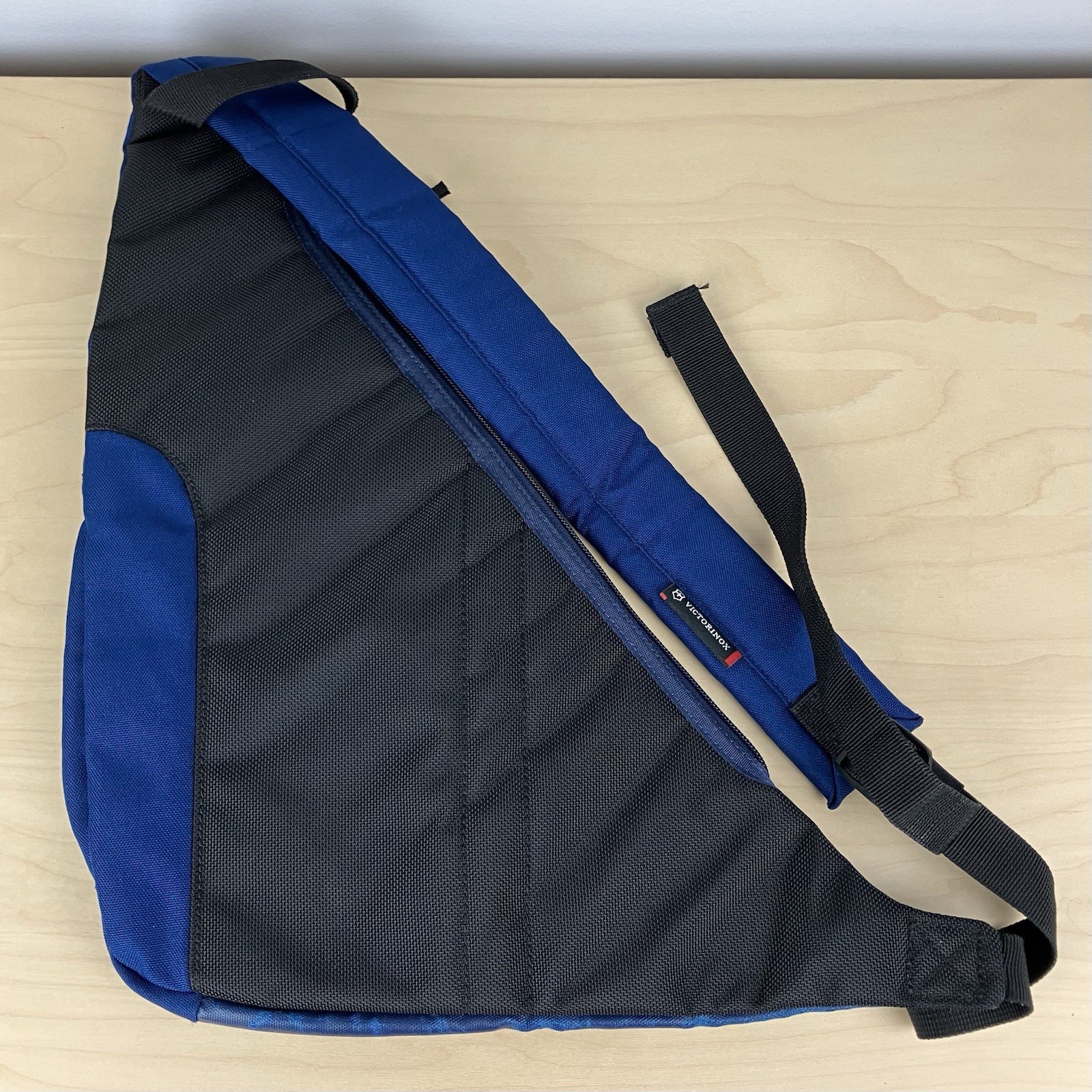 Victorinox Swiss Army Sling Backpack One Strap Shoulder Bag Blue & Black