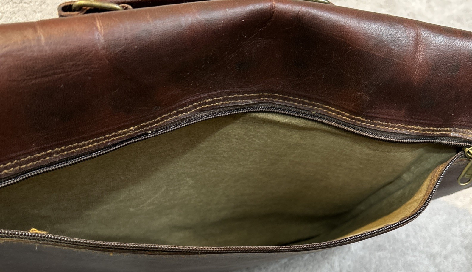 Cuero 18in Large Vintage Handmade Leather Bag for Laptop – Brown
