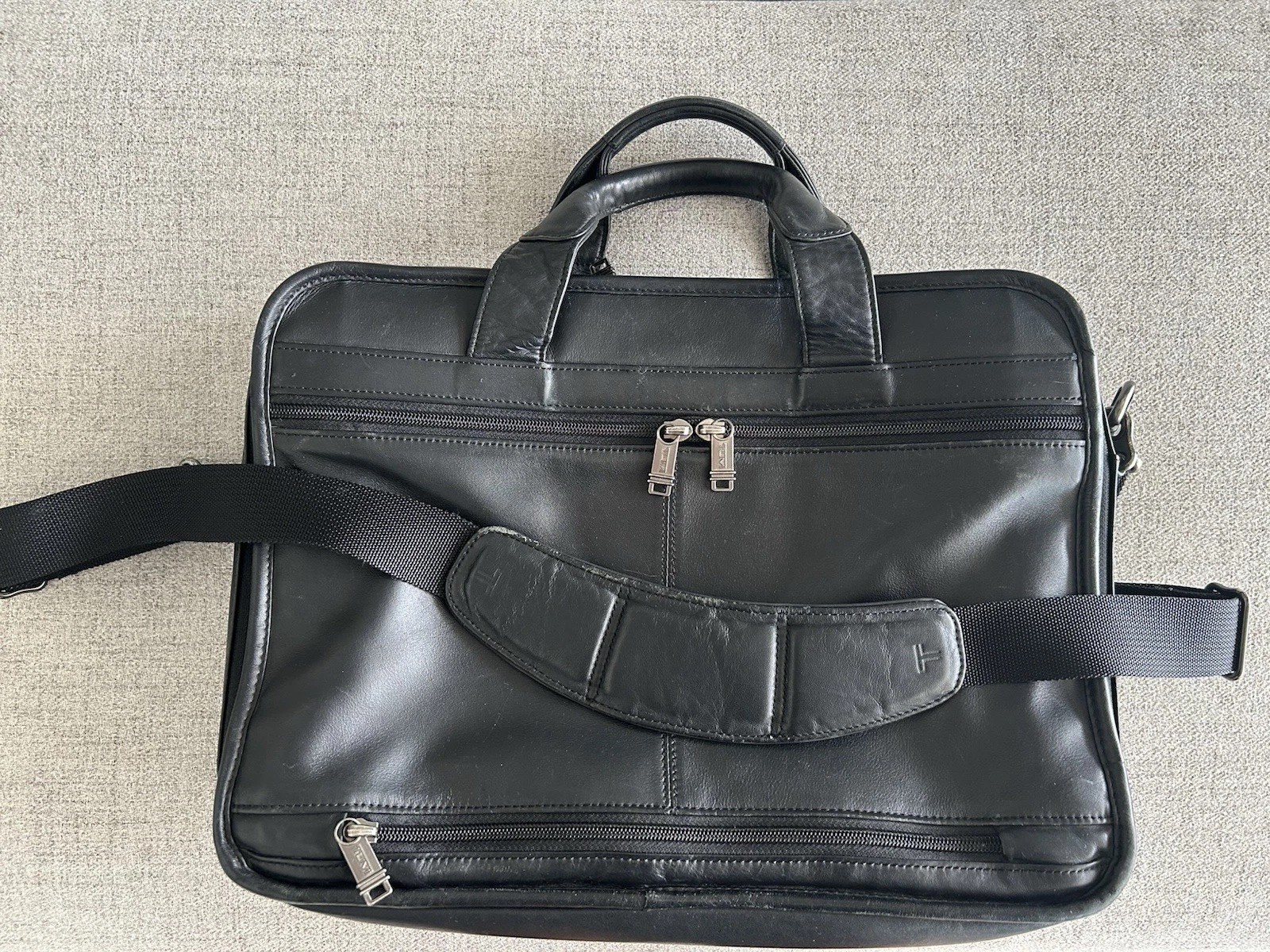 Tumi Black Leather Briefcase Laptop Bag