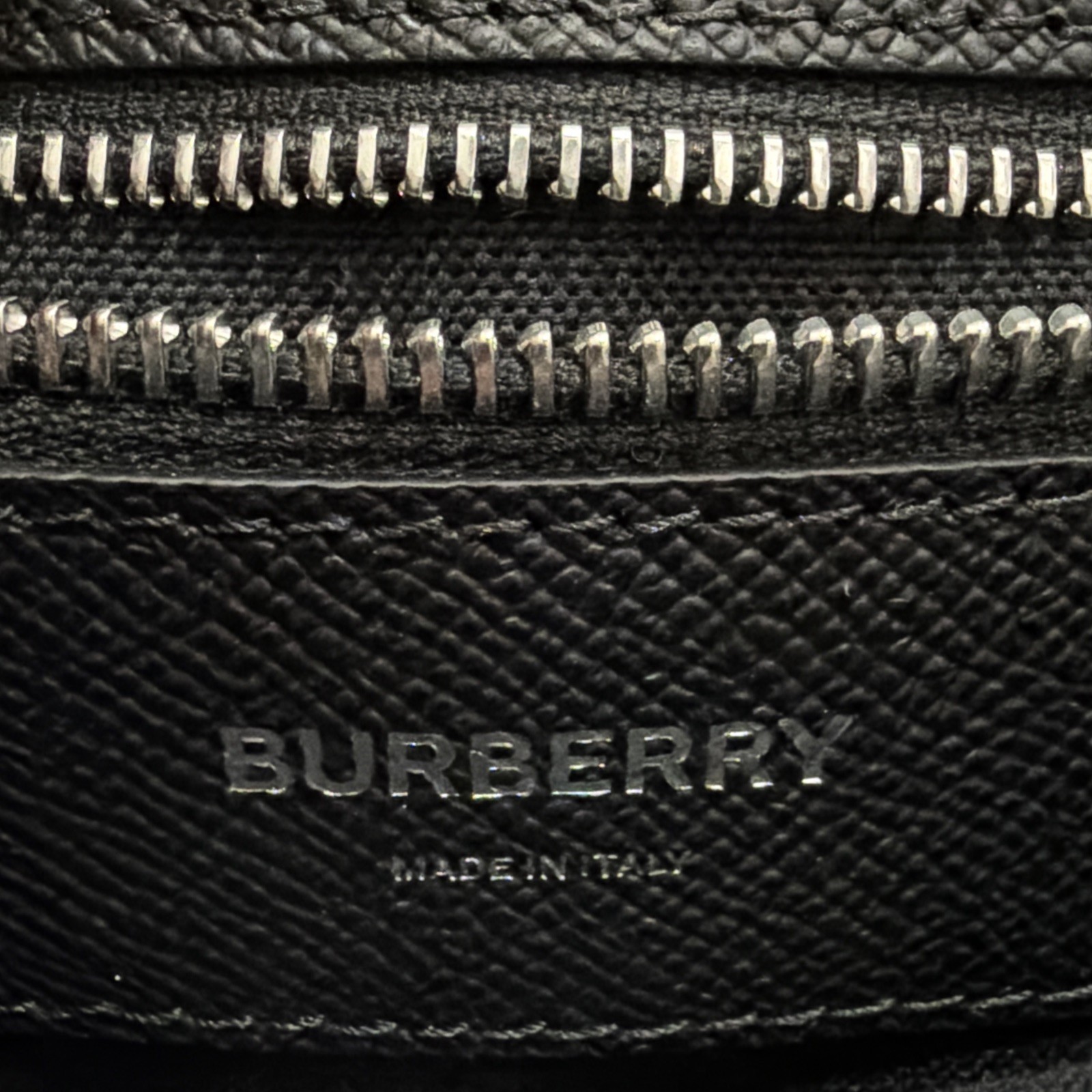 Burberry Carter Messenger Bag Black 8036544 BRAND NEW WITH TAGS $1,290MSRP