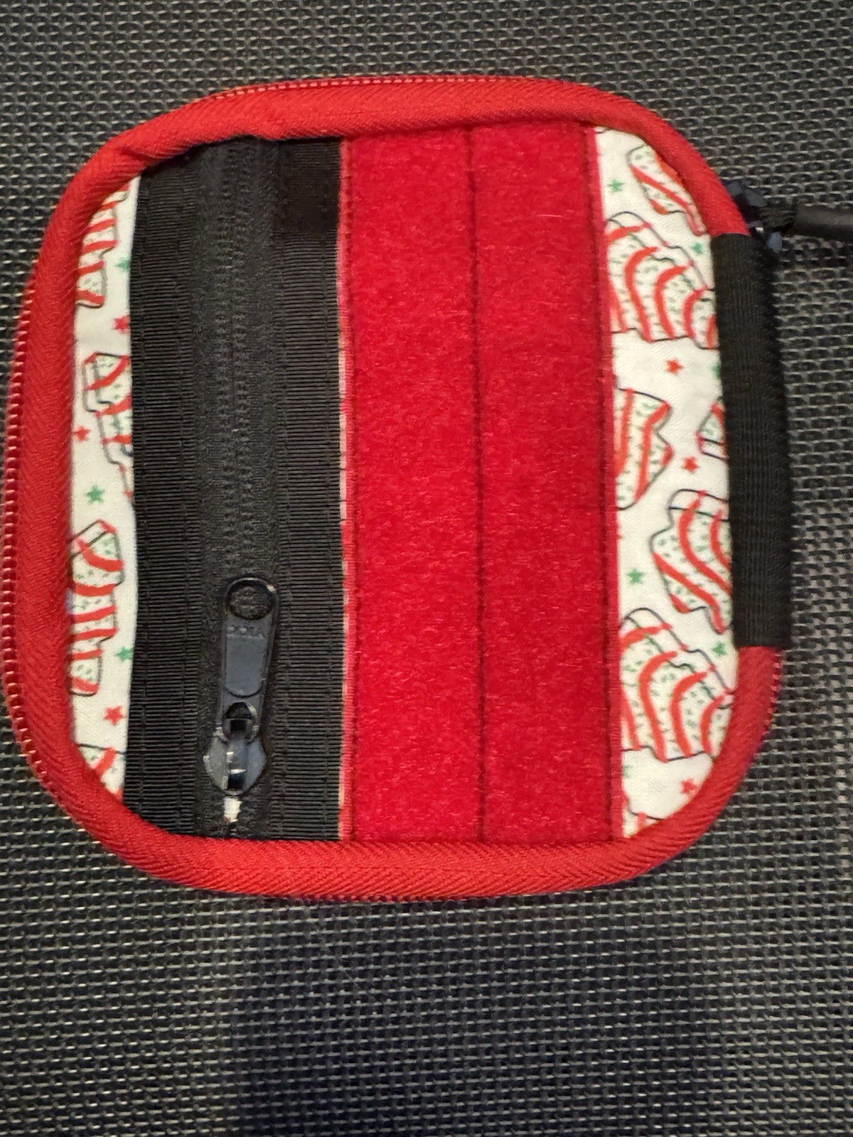 Garage Built Gear Mighty Pouch XL, Limited Edition Christmas Cakes, Red Loop GBG