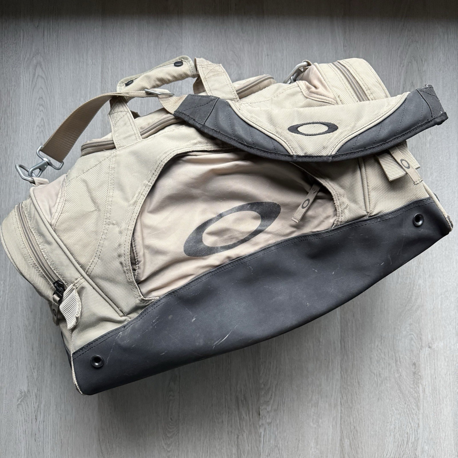 Y2K OAKLEY SOFTWARE DUFFEL BAG TAN KHAKI OHIO NATIONAL GUARD Y2K RARE TACTICAL