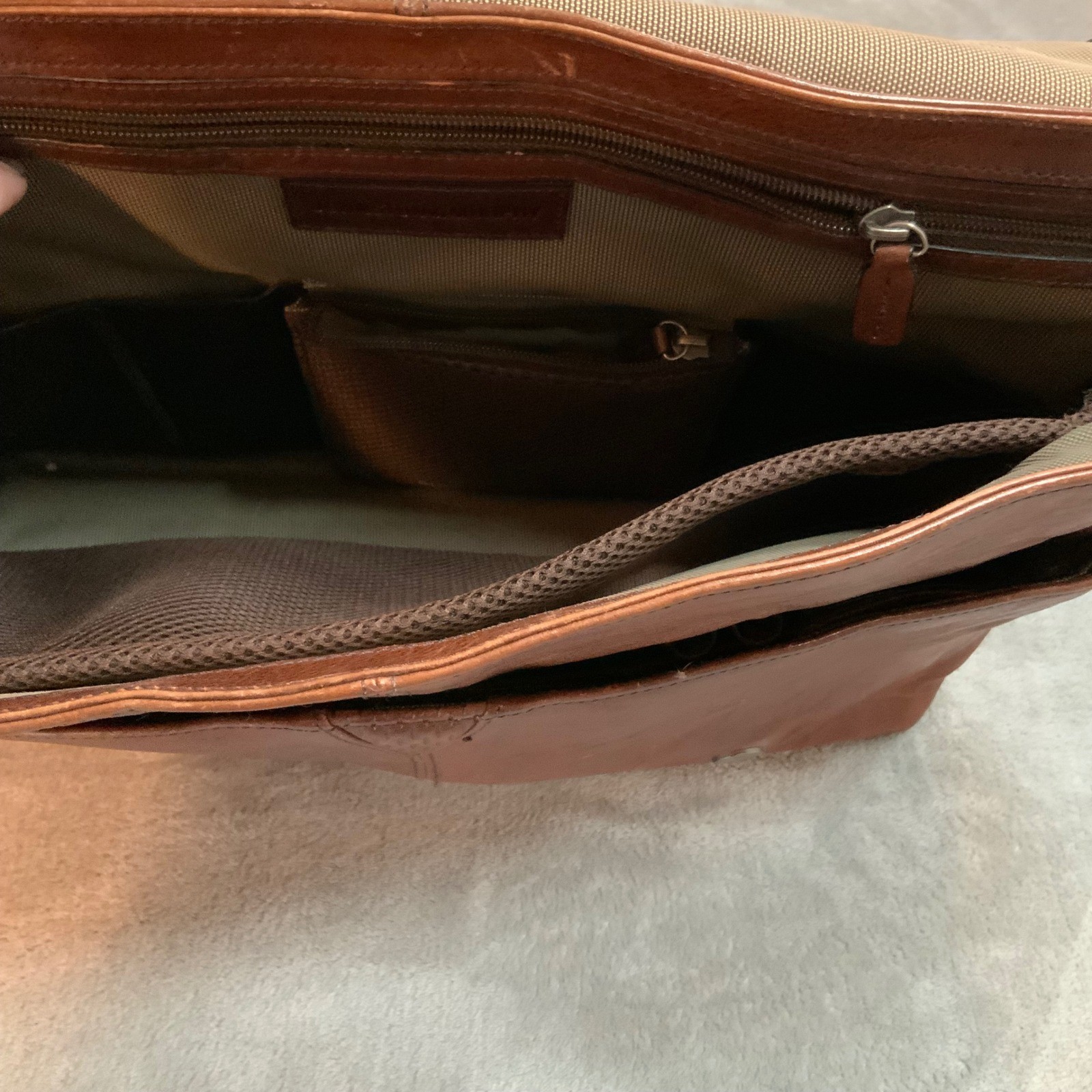 Johnston & Murphy Mens Brown Leather Messenger Bag Laptop Satchel Briefcase