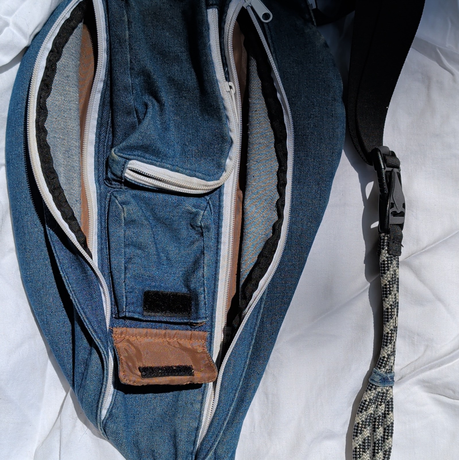 KAVU Blue Crossbody Sling Bag Adjustable Strap Zip Closure Unisex Travel